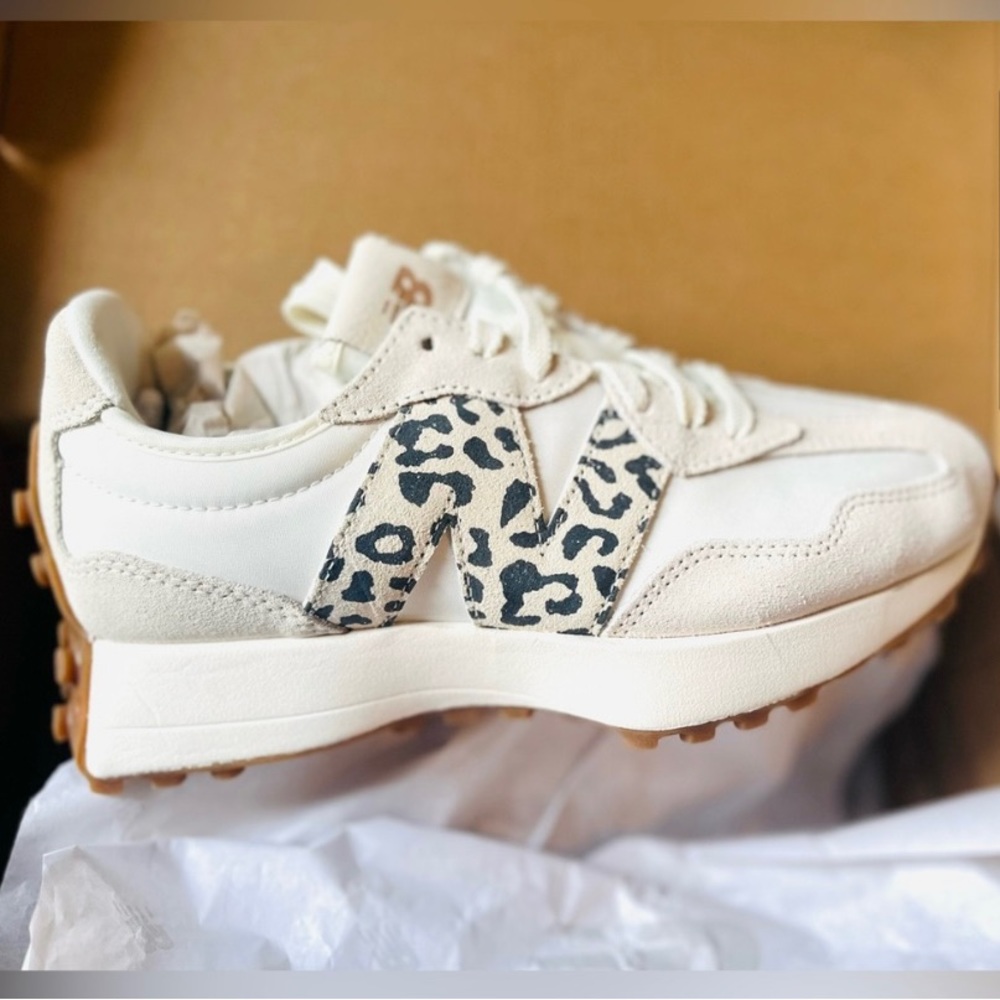 New Balance 327 sneaker women’s size 7